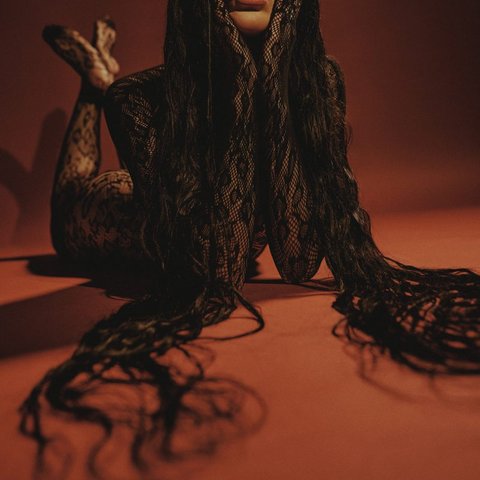 Bruja, fotografia de profil