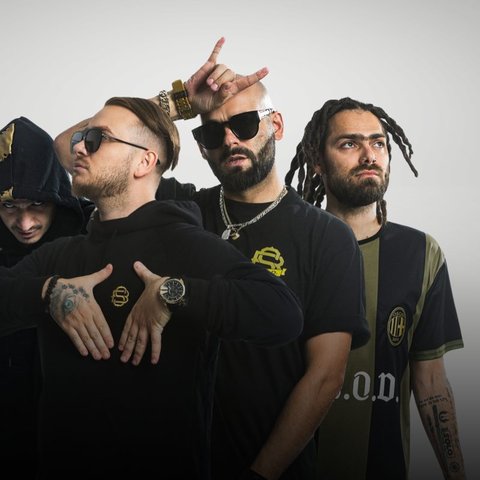 Satra B.E.N.Z., fotografia de profil