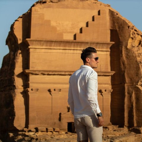 Iulian Leca, fotografia de profil