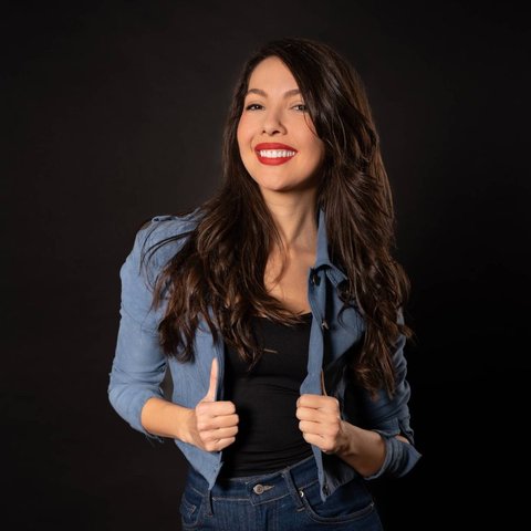 Cristina Botezatu, fotografia de profil