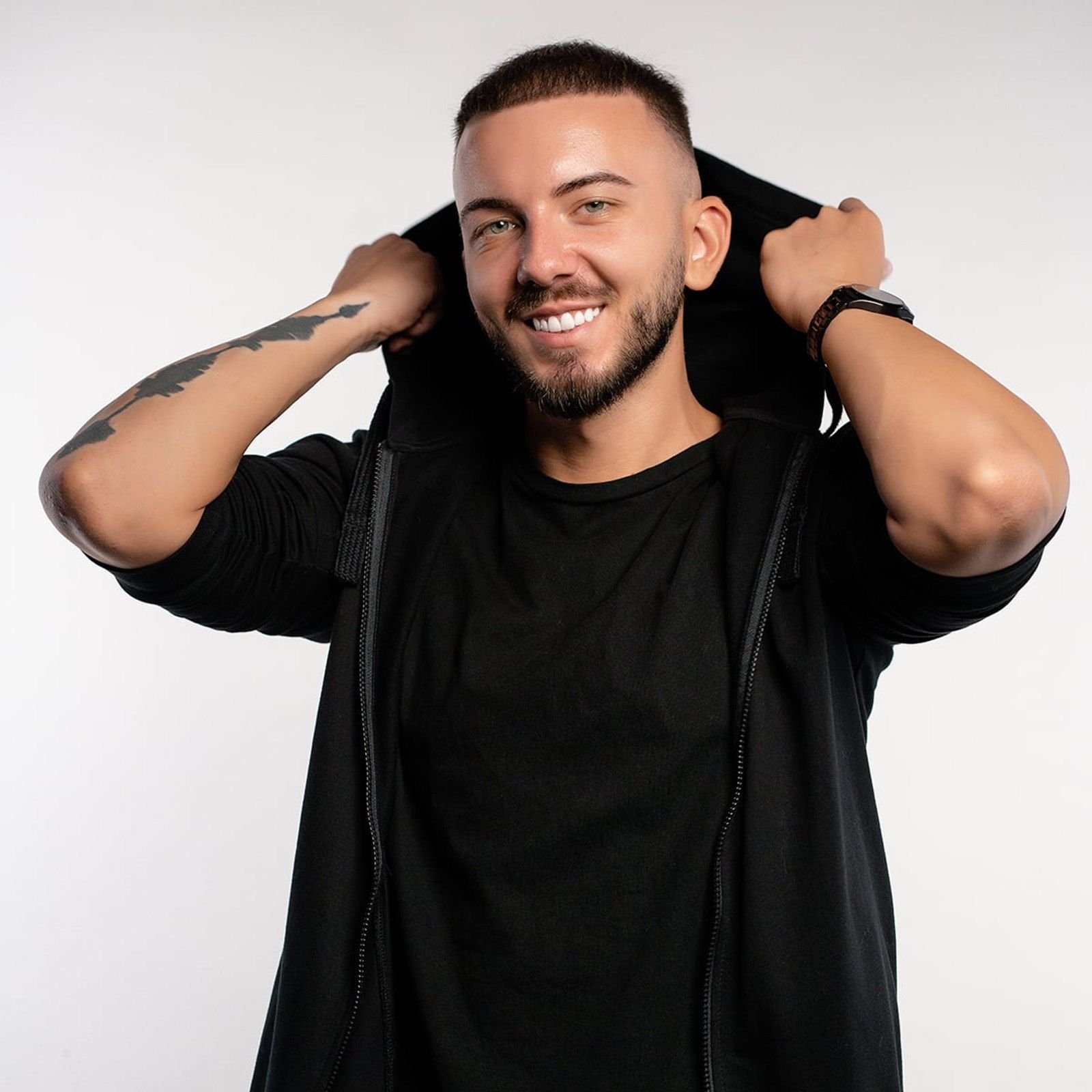 Alex Montrey, imaginea de copertă