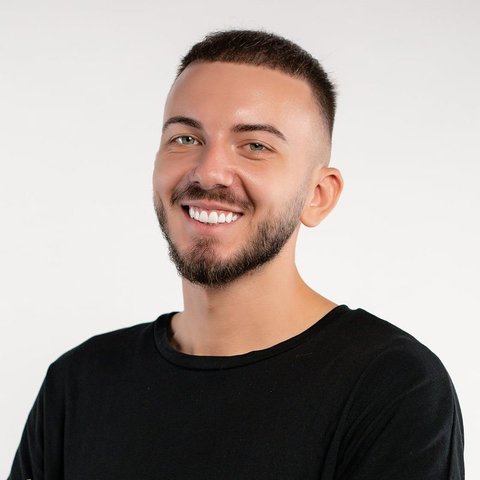 Alex Montrey, fotografia de profil