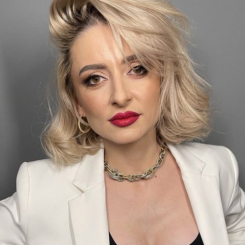 Gabriela Dima, fotografia de profil
