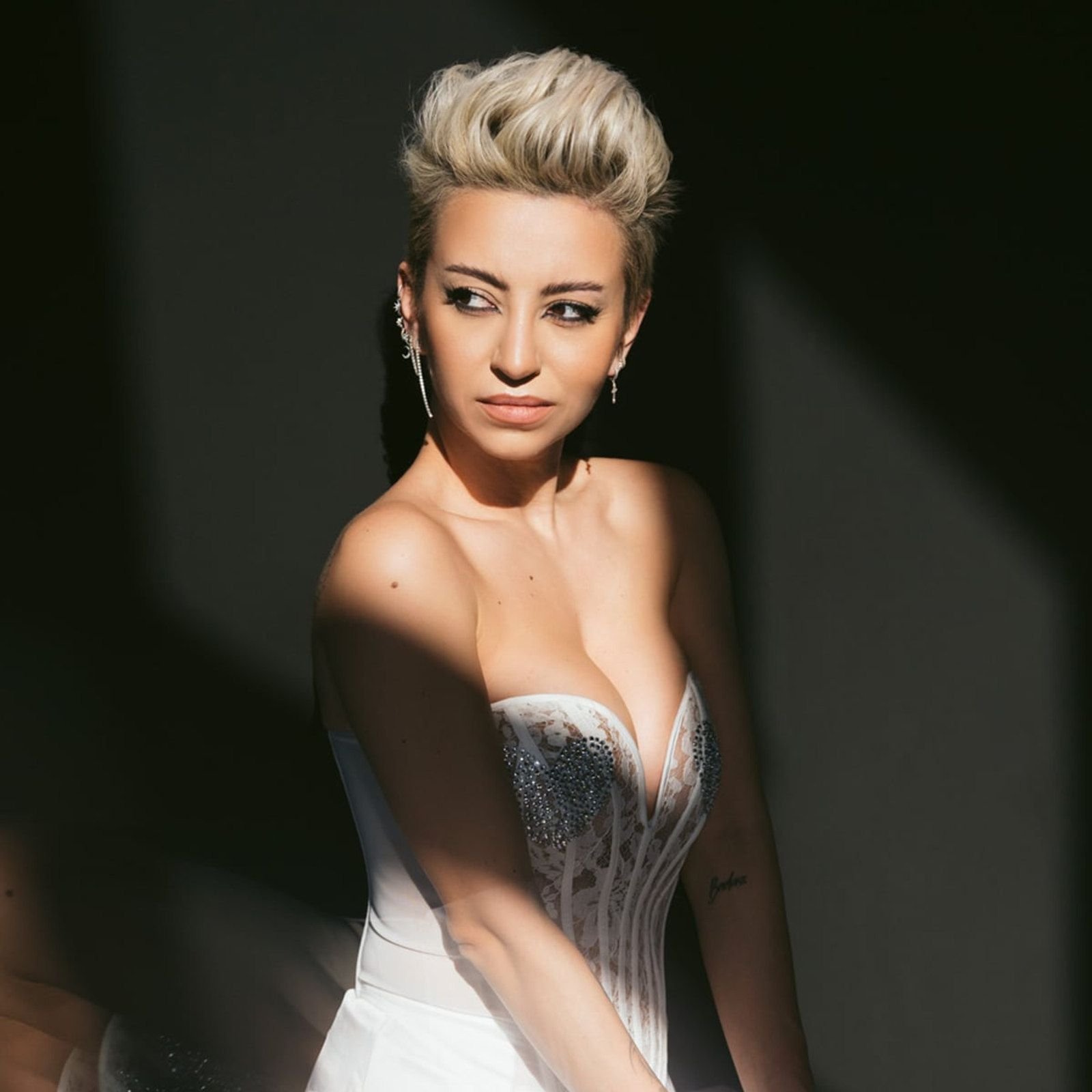 Giulia Anghelescu, imaginea de copertă