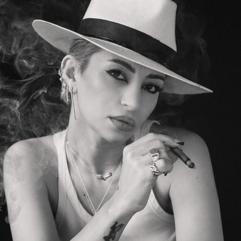 Giulia Anghelescu, fotografia de profil