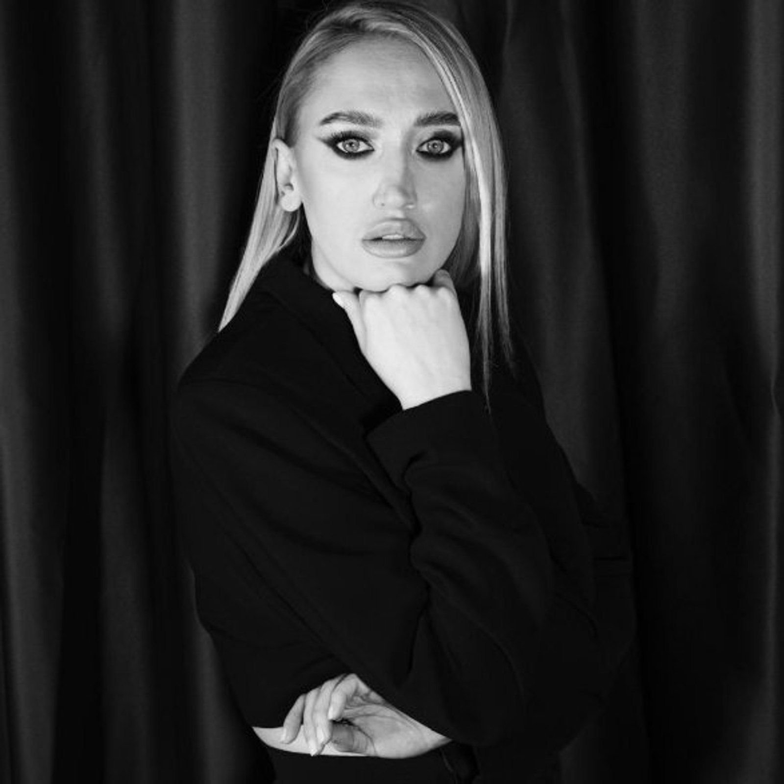 Ilona Brezoianu, imaginea de copertă