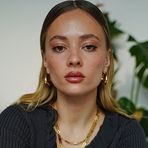 Oana Matache, fotografia de profil