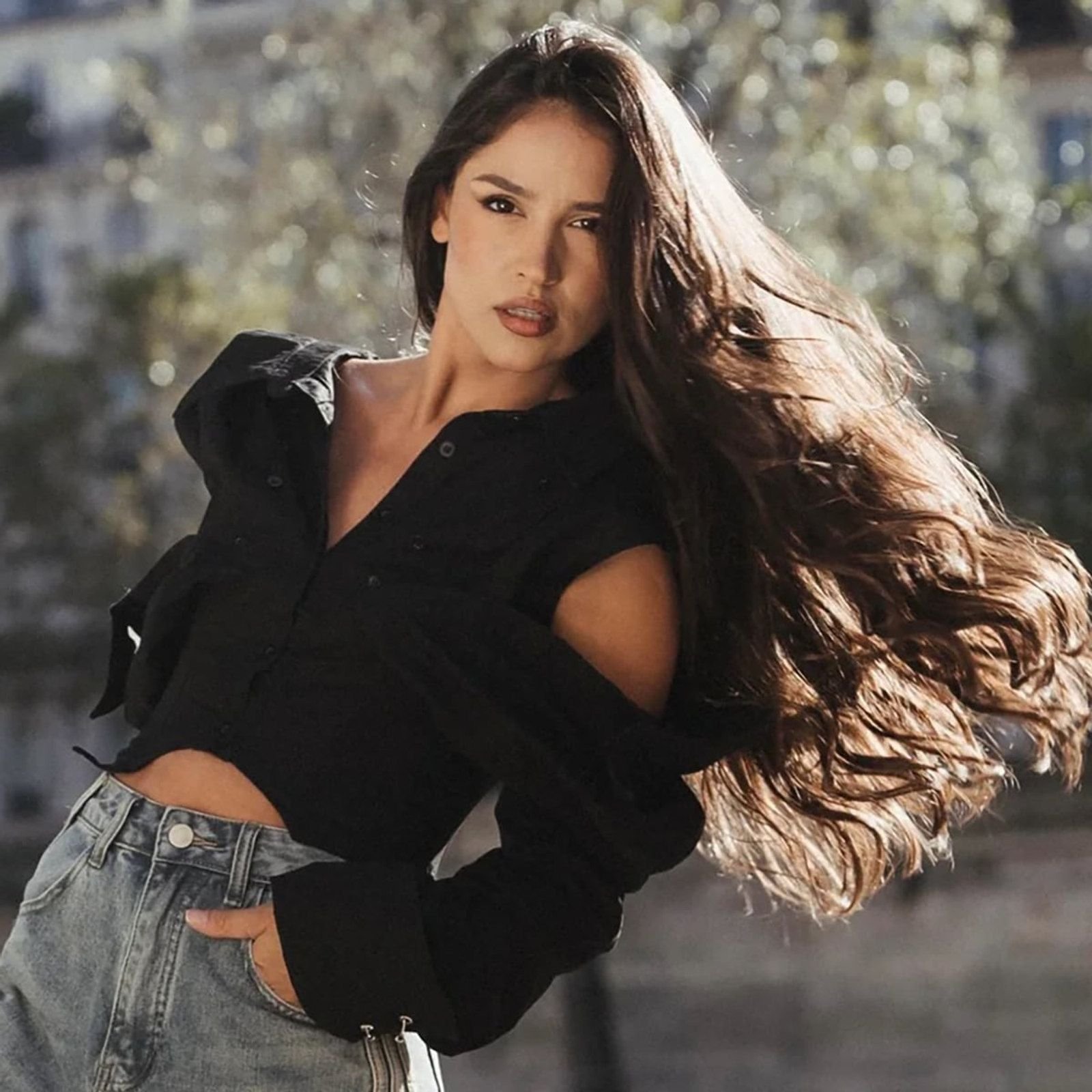 Oana Zara, imaginea de copertă