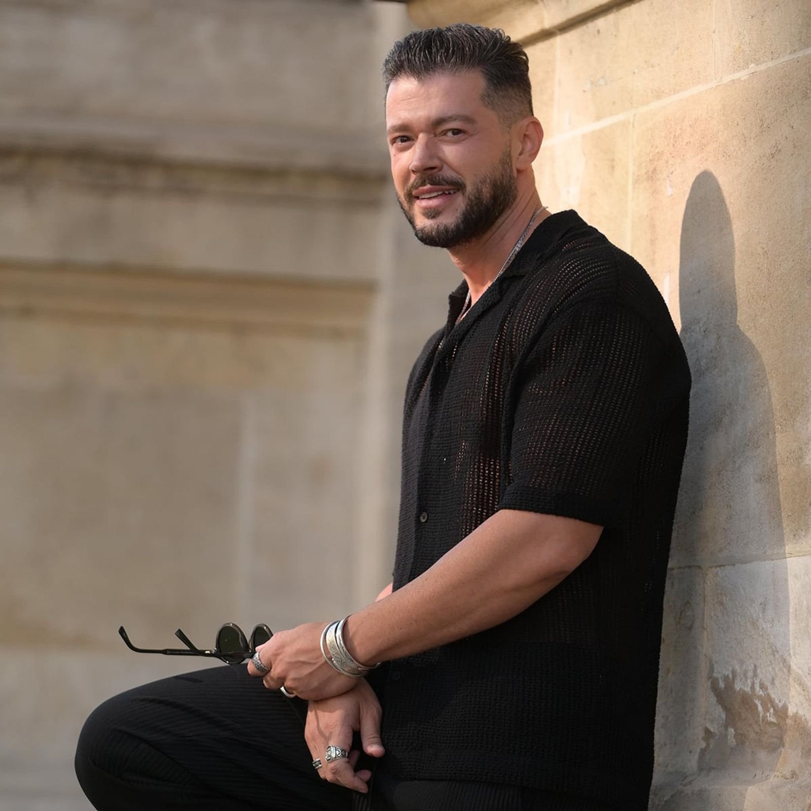 Victor Slav, imaginea de copertă