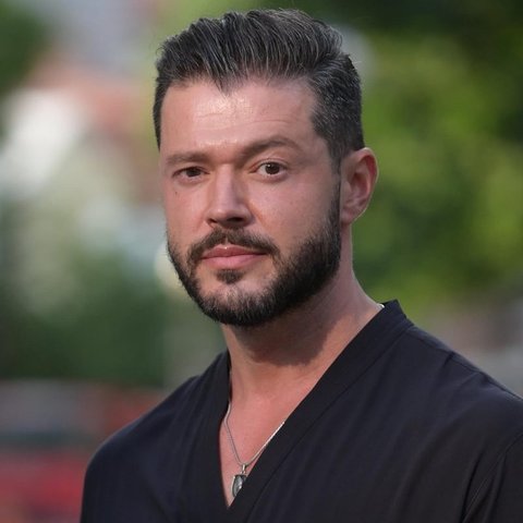 Victor Slav, fotografia de profil